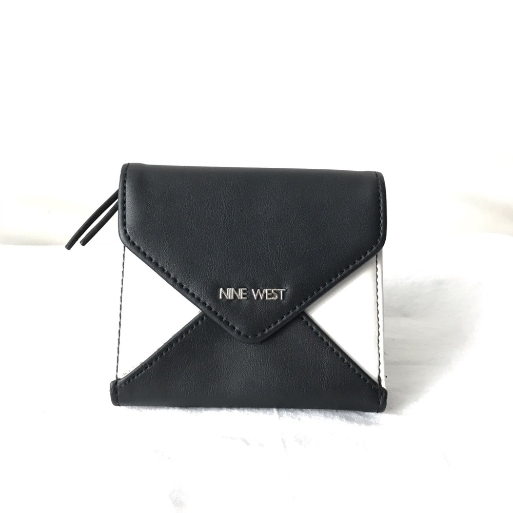 🛍 NINE WEST Black & White Wallet